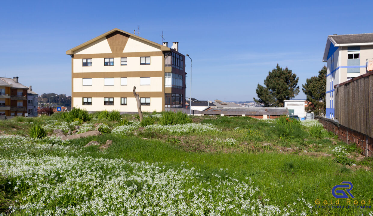 Terreno Urbano Oliveira do Douro